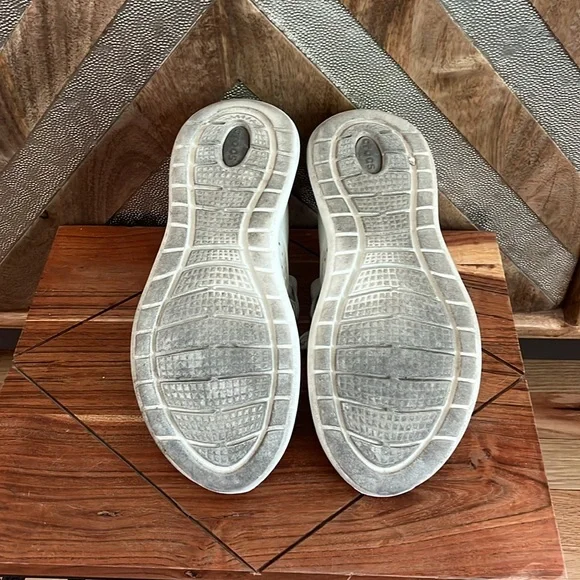 Crocs Women’s LiteRide Athletic Shoes - Picture 5 of 5